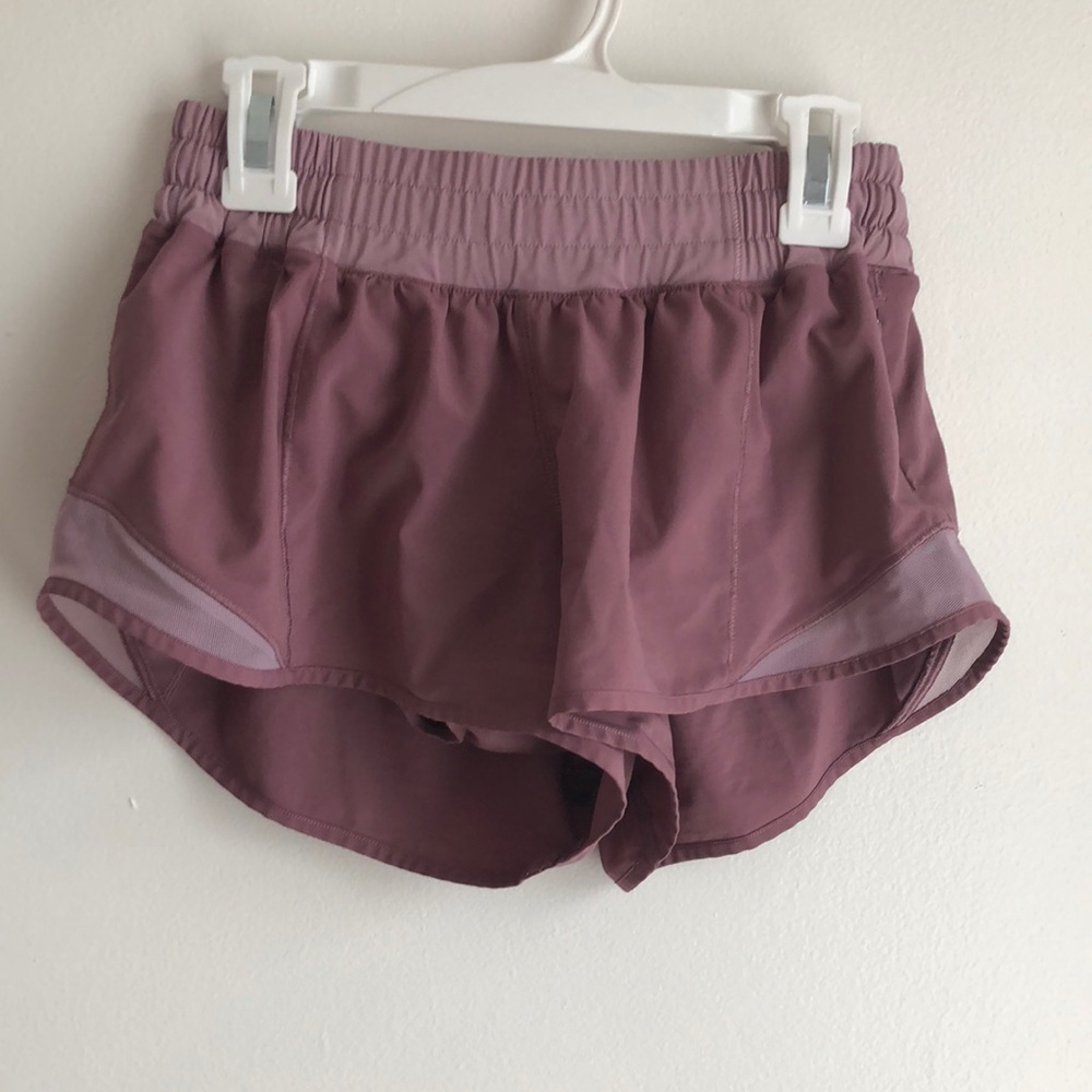 Lululemon 2.5” Hotty Hot Short